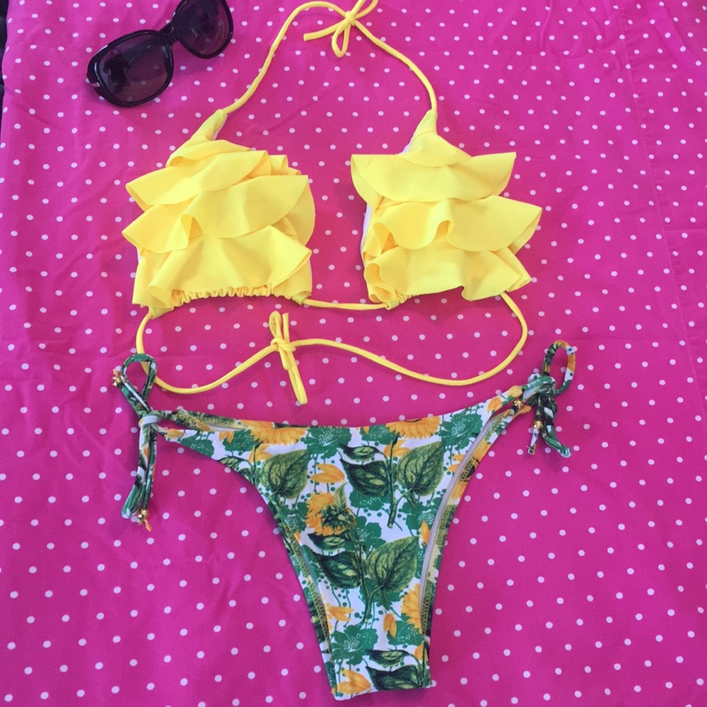 SOLD! 🌸 Ruffle Sunflower Bikini!